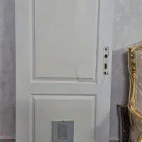 درب چوبی آسیب دیده
