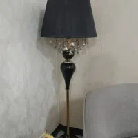 آباژور ایستاده