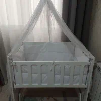 تخت کنار مادر و گهواره نوزاد|تخت و صندلی بچه|تهران, شهرک ولیعصر شمالی|دیوار