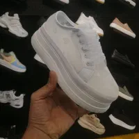 کفش اسپرت عروس وارداتی|کیف، کفش، کمربند|تربتحیدریه, مسجد جامع|دیوار