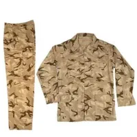 لباس و پوتین سربازی