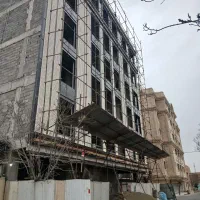 نگهبان ساختمان در حال ساخت