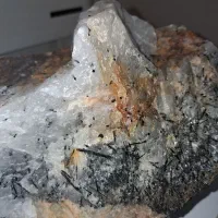 کوارتز ترمالین دار