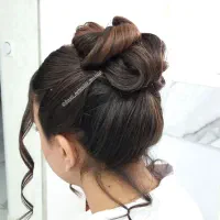 شنیون ۴۰۰.لایت مو۸۰۰.نامزدی۱۵۰۰خدمات عروس ۲۵۰۰|خدمات آرایشگری و زیبایی|قزوین, |دیوار