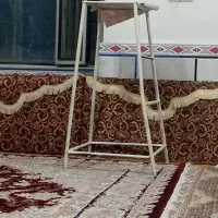 چهار پایه با لوله اهن درست شده