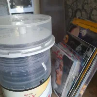 تعدادی فیلم DVD و CD