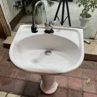 روشویی آرایشگاهی با شیر آلات سالم در حد