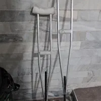 عصایی زیر بغل