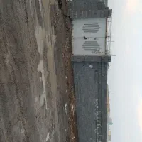 زمین دور دیوار