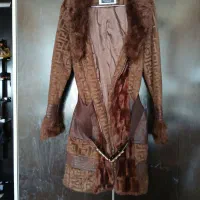 مقدار زیادی انواع  لباس زنانه بفروش میرسد