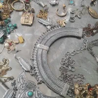 تعدادی خیلی زیاد بدلیجات همه یجا ۹۰۰ ارزون