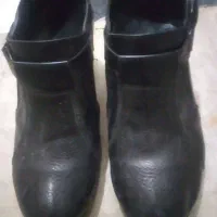 دوعدد کفش|کیف، کفش، کمربند|خوی, |دیوار