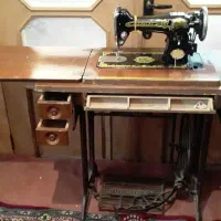 چرخ خیاطی بامیزچوبی قدیمی سالم