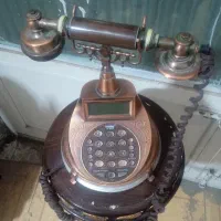 تلفن قدیمی با پایه|کلکسیون اشیاء عتیقه|قم, شاه ابراهیم|دیوار
