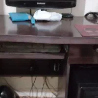 کامپیوتر با تمام لوازم میز وصندلی