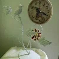 ساعت رومیزی فلزی سفید