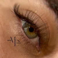 نیازمند مدل اکستنشن مژه جهت بالا بردن سرعت دست