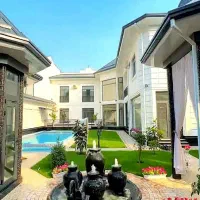 فروش مستقل 139 متری / بر خیابان دستغیب **
