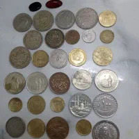 سکه قدیمی اسکناس قدیمی و سنگ عقیق