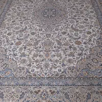 ۲ عدد فرش زمینه کرم و ۱ عدد زمینه ابی