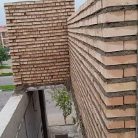 بنا هستم ،آجر چین.