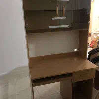 میز تحریر و کامپیوتر