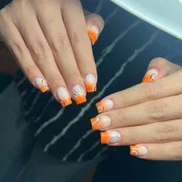 آموزش و خدمات کاشت ناخن
