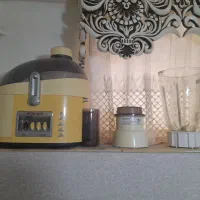 یک عدد آبمیوه گیری سه کاره