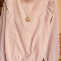 شومیز شاین دار شیک. شلوار جین. کلاه جین. نونو