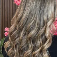 سالن زیبایی آرا برای تمامی خدمات با تخفیفات