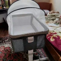 تخت کنار مادر
