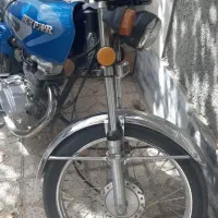 یک دستگاه موتور سیکلت هوندا