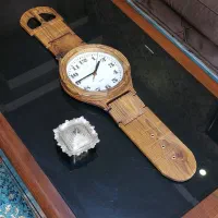 ساعت دیواری چوبی