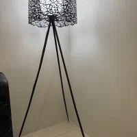 آباژور ایستاده