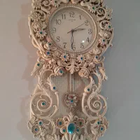 ساعت دیواری سالم  و تمیز
