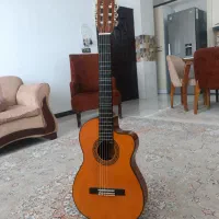 گیتار والنسیا cG180CE در حد نو