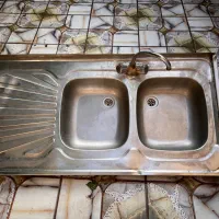 سینک ظرفشویی به همراه شیر آب