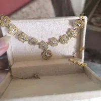 گردنبند و انگشتر صد بالای تابلو