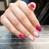 خدمات تخصصی کاشت ناخن تخفیف ویژه