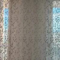 پرده حریر گلدار و آستر ساتن سفید