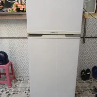 یک دستگاه یخچال فریزر