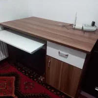 میز تحریر کاملا در حد نو