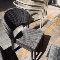 ۳ صندلی در حد نو و یک میز