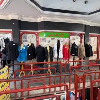 تعداد زیادی مانکن پا و مانتو به علت جمع کردن