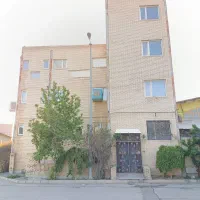 ساختمان-مناسب-نمایشگاه-و-دفتر
