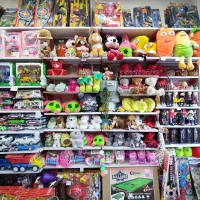 دنیای اسباب بازی در فروشگاه رضا گلشهر