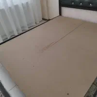 تخت دونفره فلزی کاملا سالم با دوعدد کفی چوبی محکم|تخت و سرویس خواب|مشهد, هفت تیر (نه دره)|دیوار