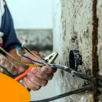 خدمات برق و لوله کشی