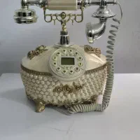 تلفن جدید سالم فقط یک پایش شکسته