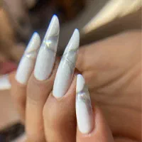 آموزش  کاشت ناخن و آموزش طراحی۲تومن